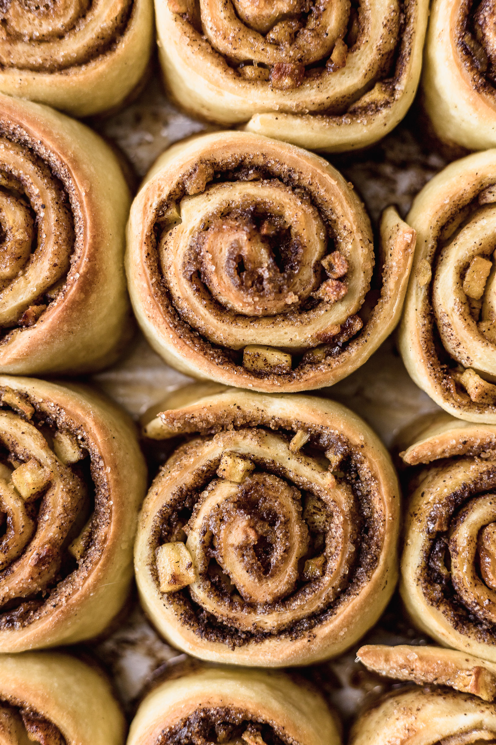 APPLE CINNAMON ROLLS