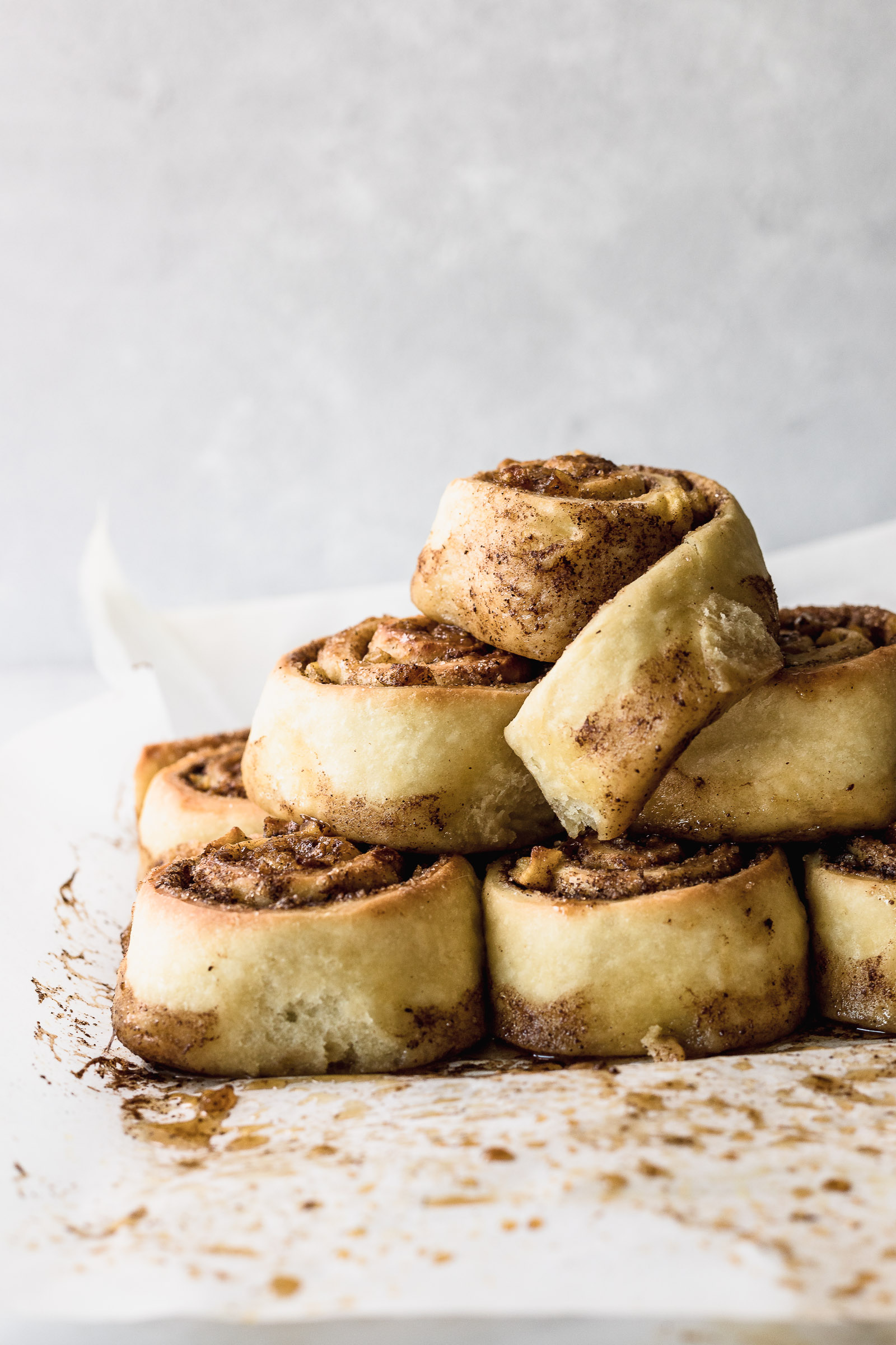 APPLE CINNAMON ROLLS